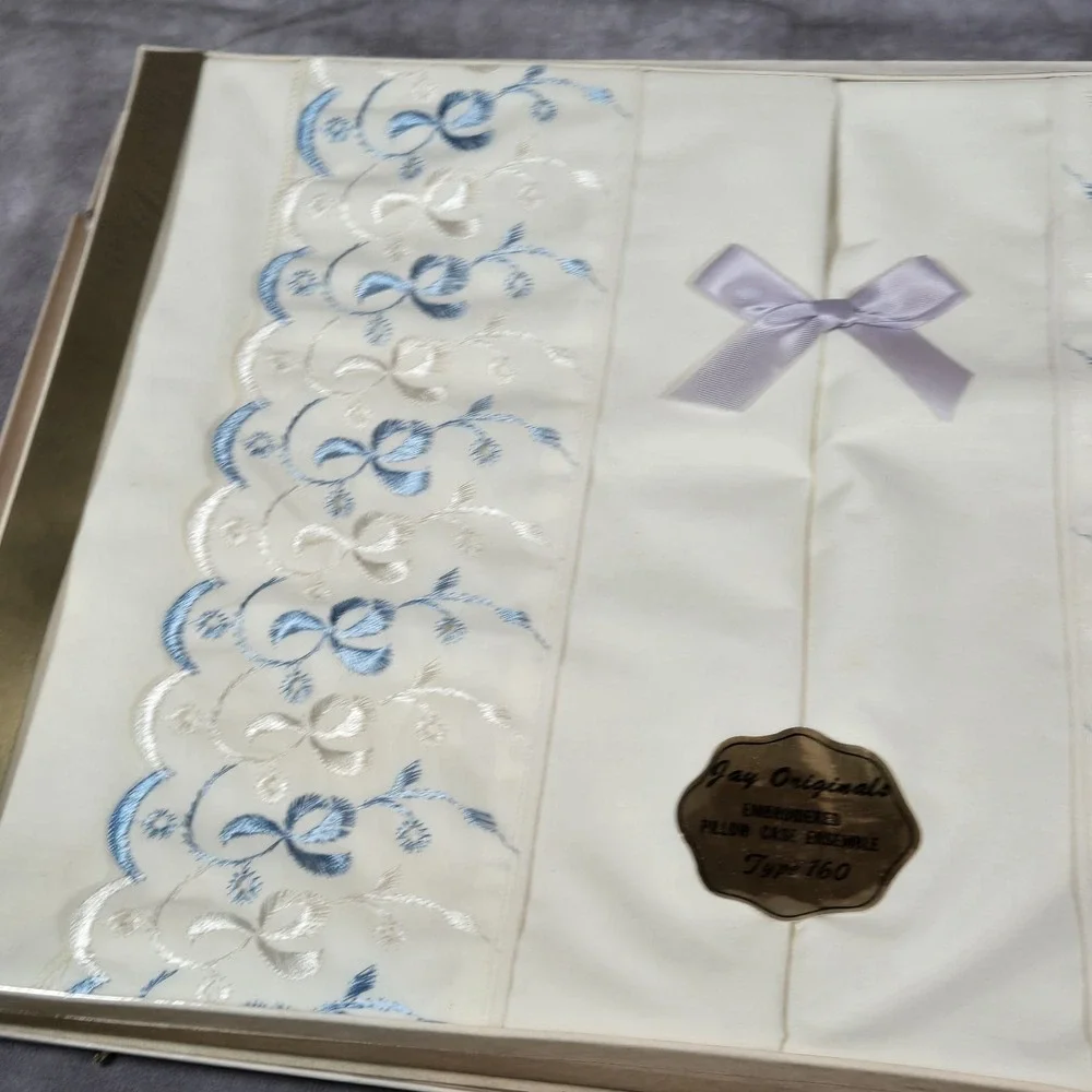 Jay Original Exquisite Pillow Case Set NOS in box White‎ Blue Pillowcase